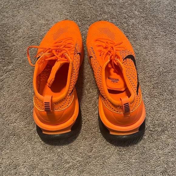 Nike air max flyknit racer total orange